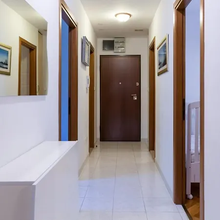 Bel Canto Apartment Split
